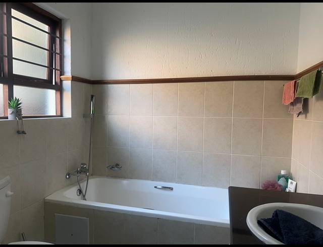 2 BEDROOM TOWNHOUSE TO LET IN BROADACRES